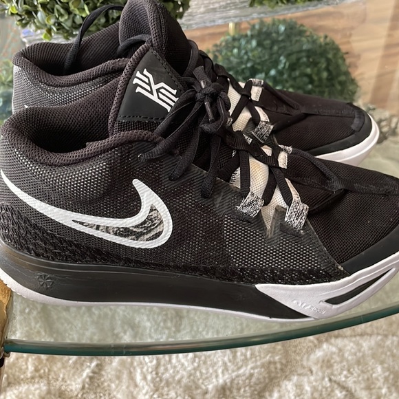 Nike Kyrie Flytrap 6 Sneakers Men’s Size 7 - Picture 3 of 6